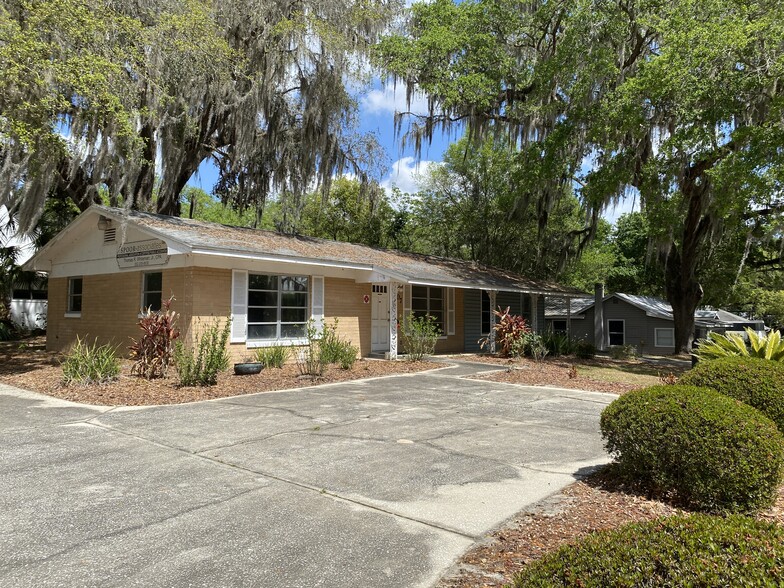 107 E Lady Lake Blvd, Lady Lake, FL for sale - Building Photo - Image 1 of 1