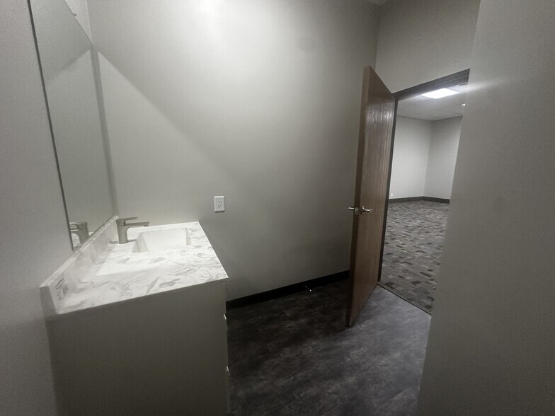 208 S Minnesota Ave, Saint Peter, MN for lease - Interior Photo - Image 3 of 6