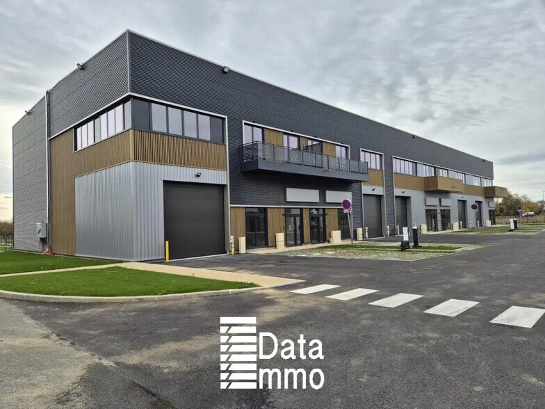 Industrial in Chalifert for lease - Building Photo - Image 1 of 6