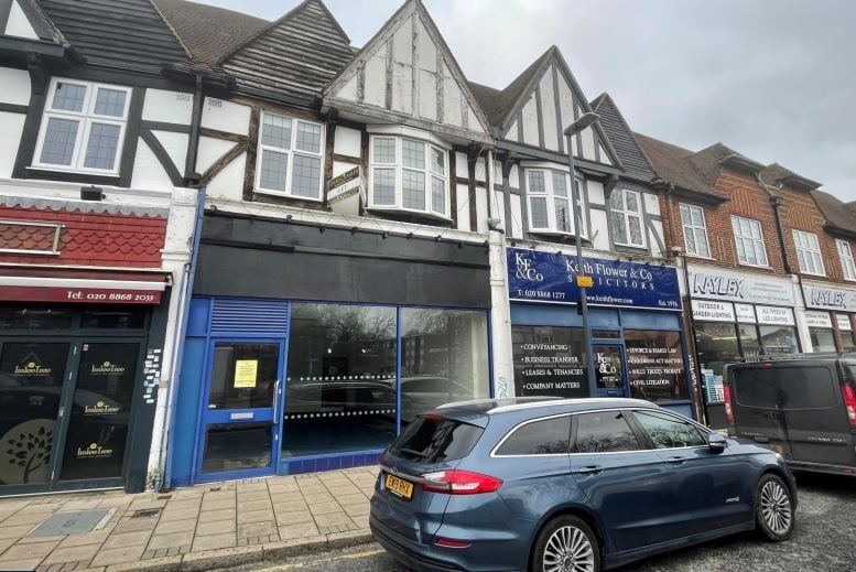 64 Pinner Green, Pinner for sale Primary Photo- Image 1 of 1