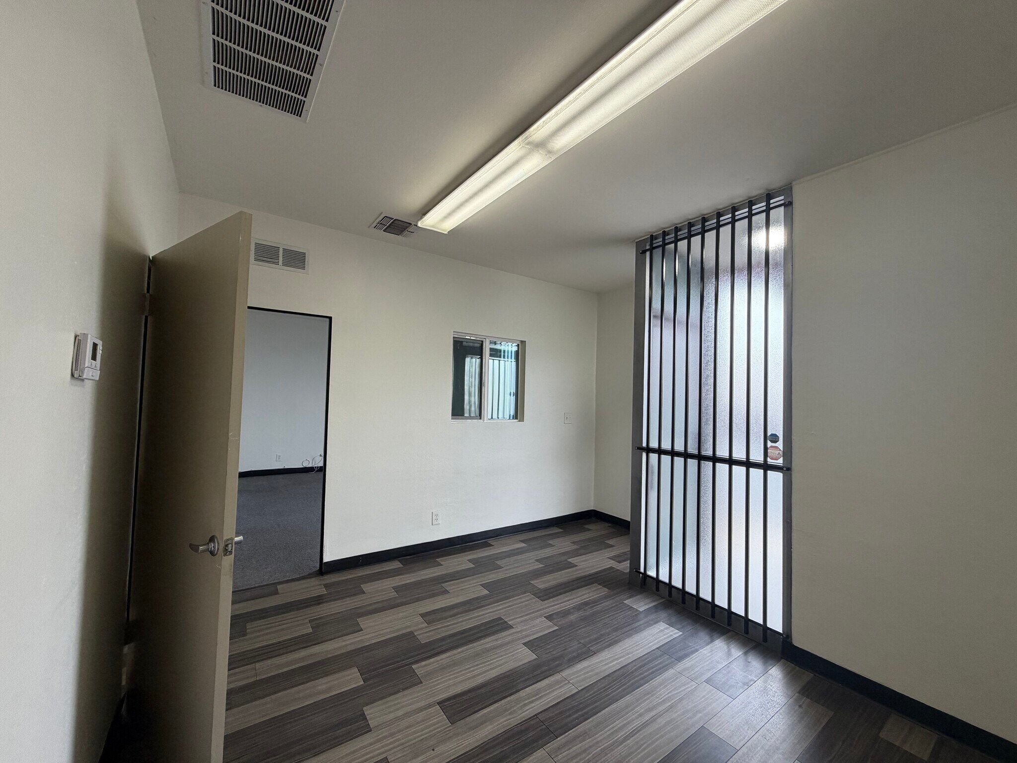1311 E Chestnut Ave, Santa Ana, CA for lease Interior Photo- Image 1 of 5