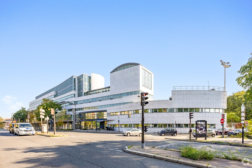 21-35 Avenue Pierre De Coubertin, Paris for lease - Primary Photo - Image 1 of 8