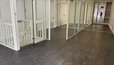 Retail in Paris for lease Interior Photo- Image 2 of 6