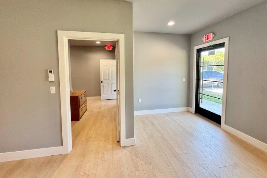 2921 N Travis St, Sherman, TX for lease - Building Photo - Image 3 of 10