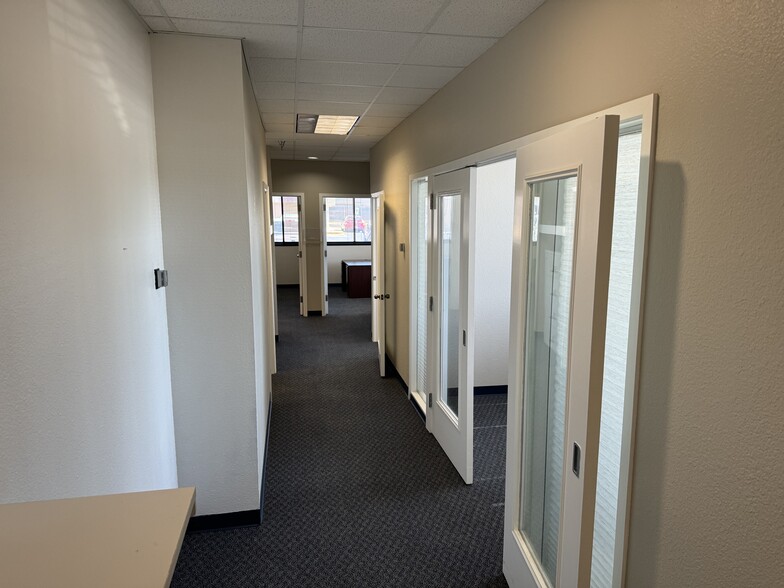 6112 McCart Ave, Fort Worth, TX for lease - Interior Photo - Image 3 of 12