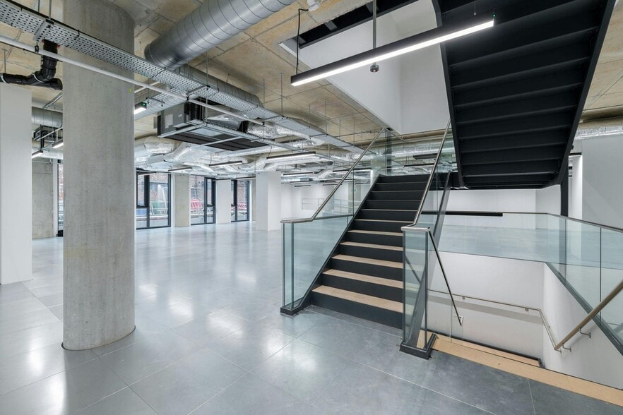 Verney Rd, London for lease - Interior Photo - Image 3 of 53