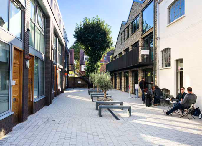 Turnham Green Terrace Mews, London for lease - Interior Photo - Image 3 of 5