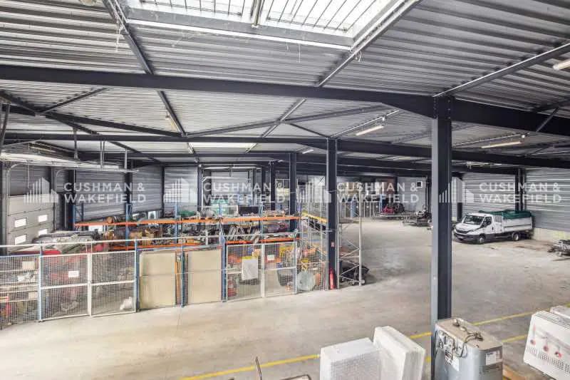 2 Avenue Des 3 Peuples, Montigny-le-Bretonneux for lease Building Photo- Image 1 of 5