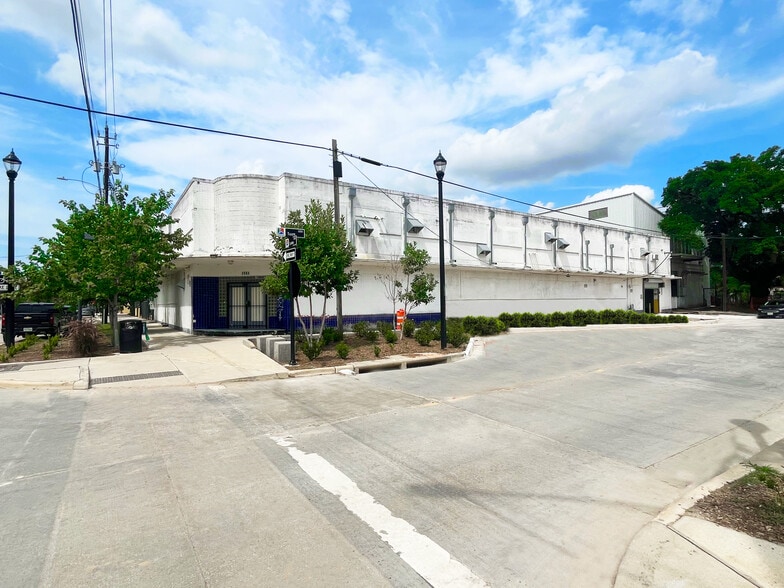 2902 Caroline St, Houston, TX for sale - Building Photo - Image 1 of 4