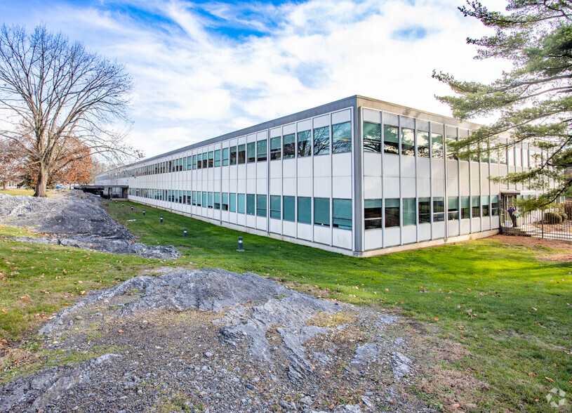 1004 New Holland Ave, Lancaster, PA for lease - Building Photo - Image 3 of 18