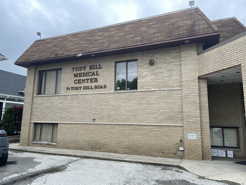 71 Todt Hill Rd, Staten Island, NY for lease - Building Photo - Image 1 of 13