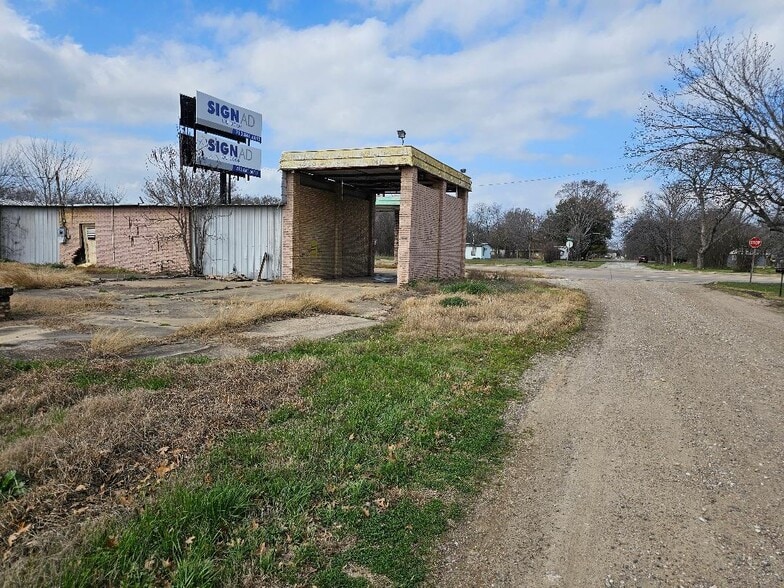 210 NE 2nd St, Kerens, TX for sale - Building Photo - Image 3 of 6