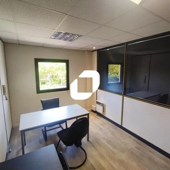 Office in Boissy-Saint-Léger for sale - Interior Photo - Image 3 of 5