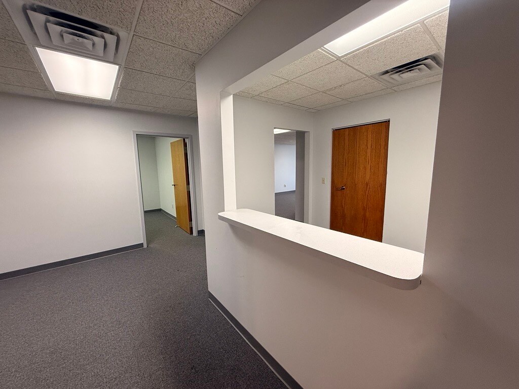 2804 Boilermaker Ct, Valparaiso, IN for lease Interior Photo- Image 1 of 6