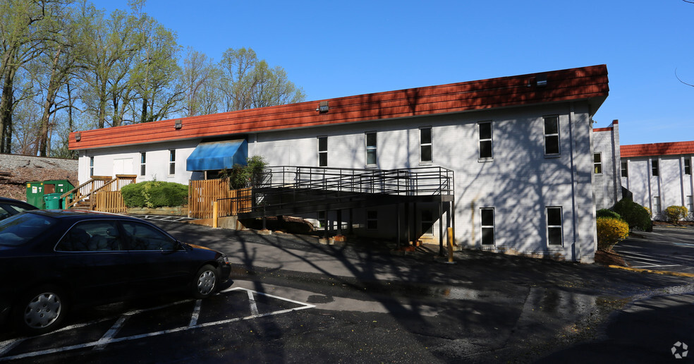 4920-4932 Wyaconda Rd, Rockville, MD for lease - Building Photo - Image 2 of 4