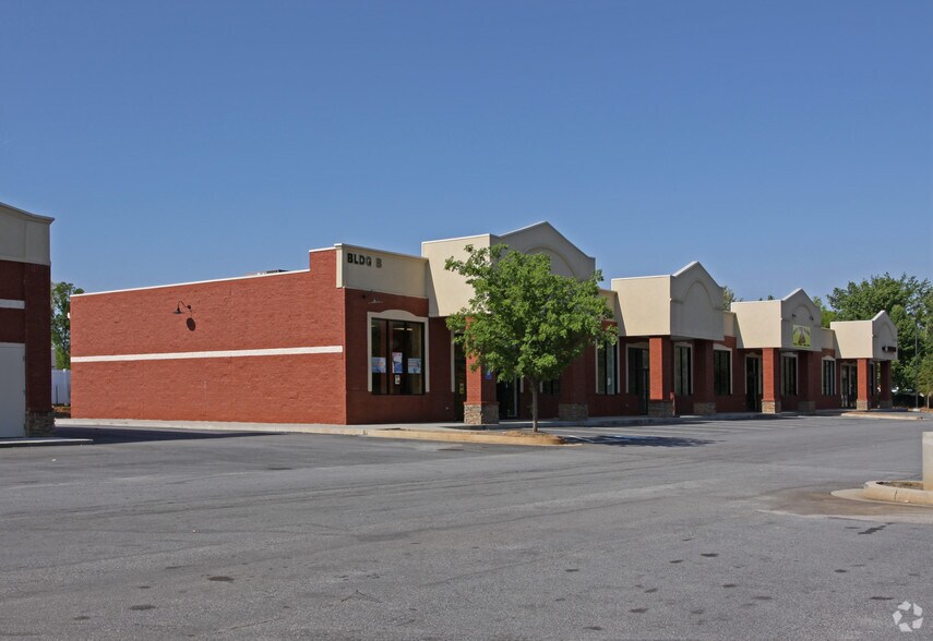 4943 Snapfinger Woods Dr, Decatur, GA 30035