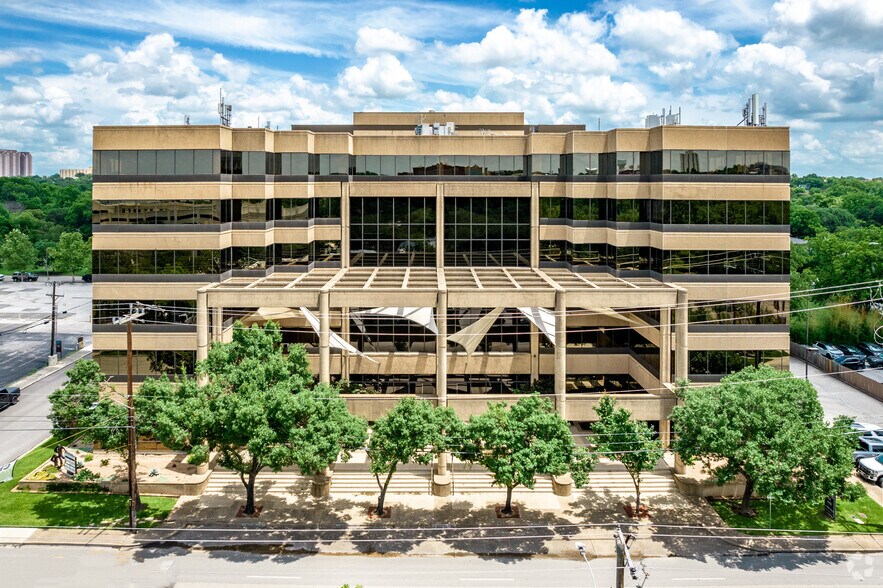 4040 Broadway St, San Antonio, TX for lease - Building Photo - Image 2 of 4