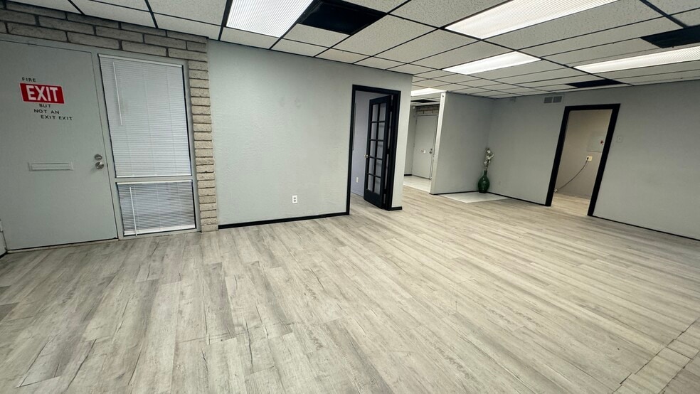 2201 S McClintock Dr, Tempe, AZ for lease - Interior Photo - Image 3 of 17