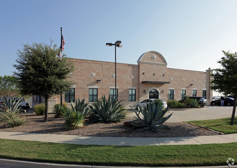 100 Bonham Ct, Red Oak, TX for sale - Building Photo - Image 1 of 1