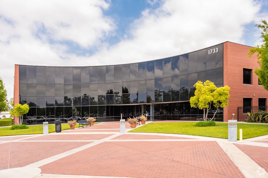 1733 Alton Pky, Irvine, CA for lease - Primary Photo - Image 1 of 3