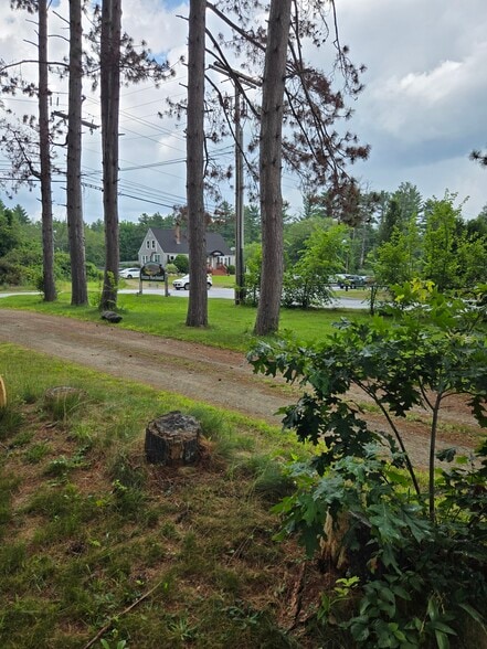 221 Rockingham Rd, Londonderry, NH for sale - Building Photo - Image 2 of 3