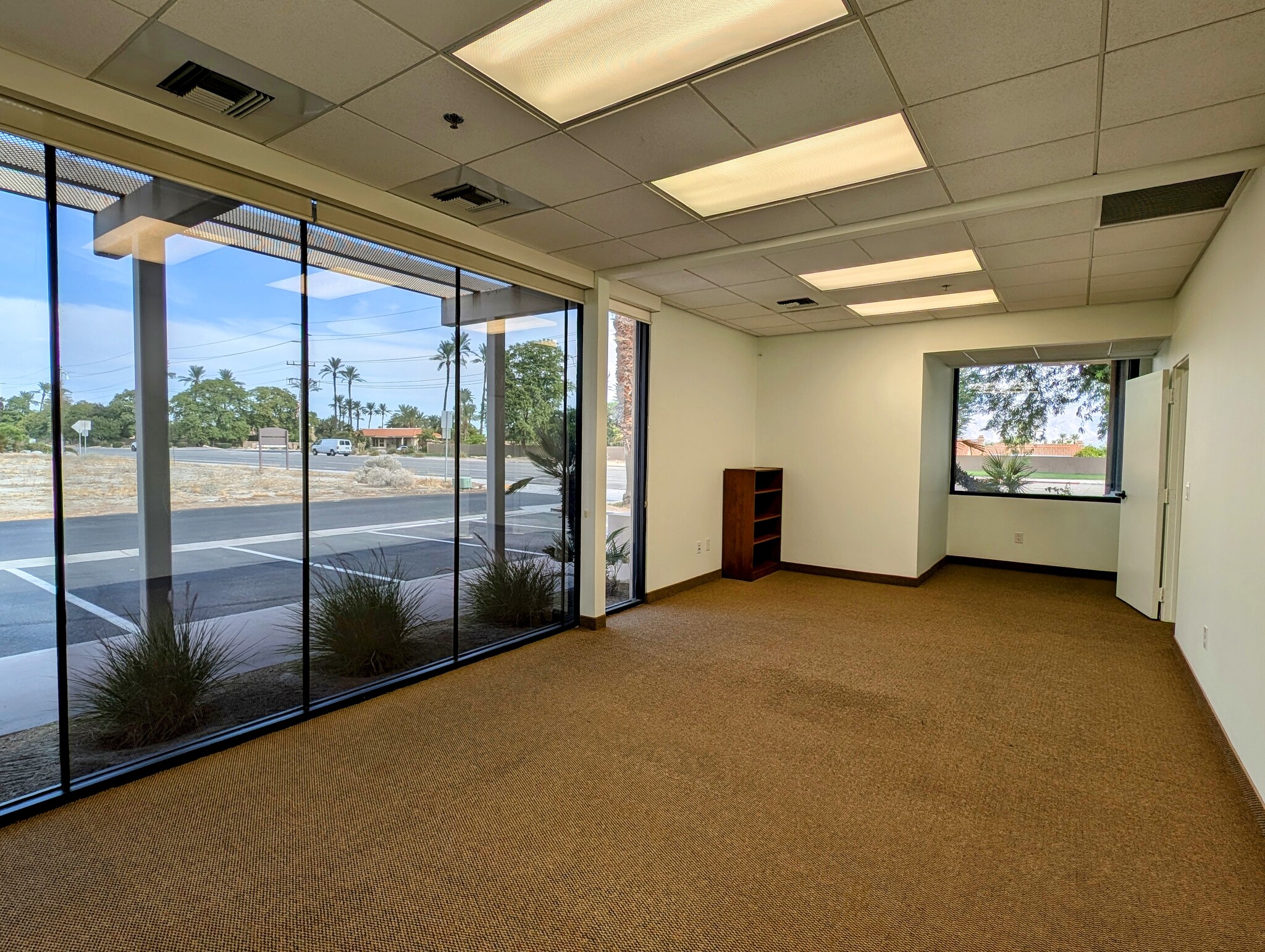 74000 Country Club Dr, Palm Desert, CA for lease Interior Photo- Image 1 of 10