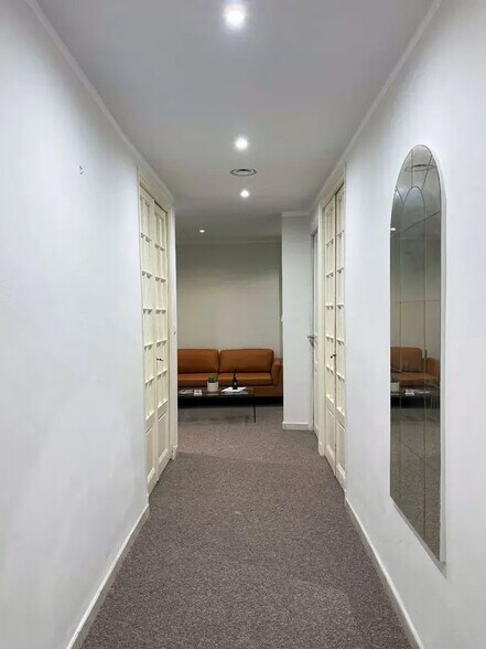 Office in Nice for lease - Interior Photo - Image 3 of 5