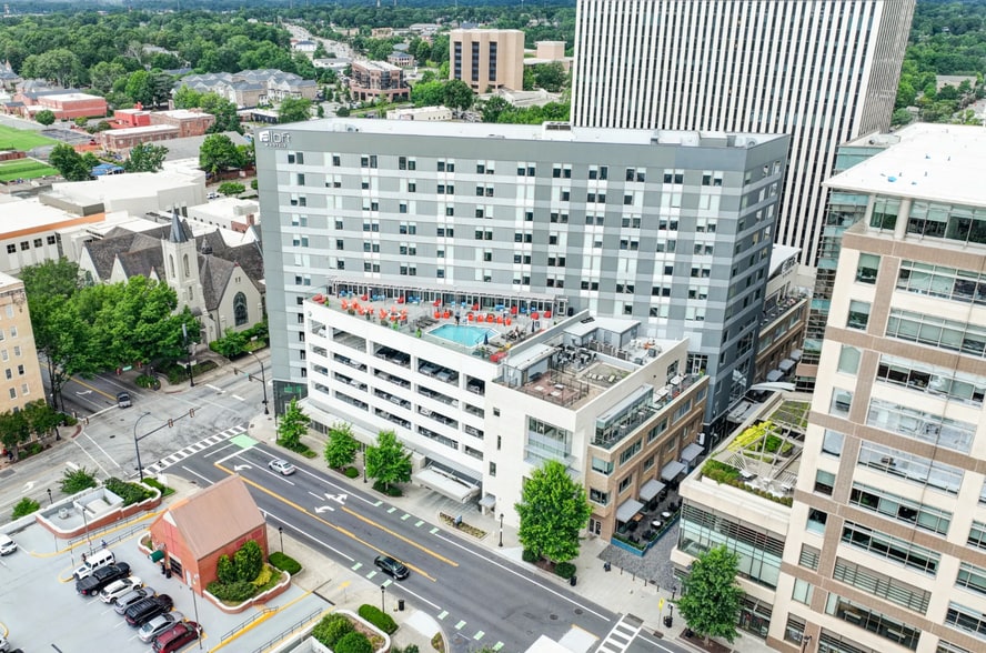 106 W Washington St, Greenville, SC for lease - Building Photo - Image 2 of 7