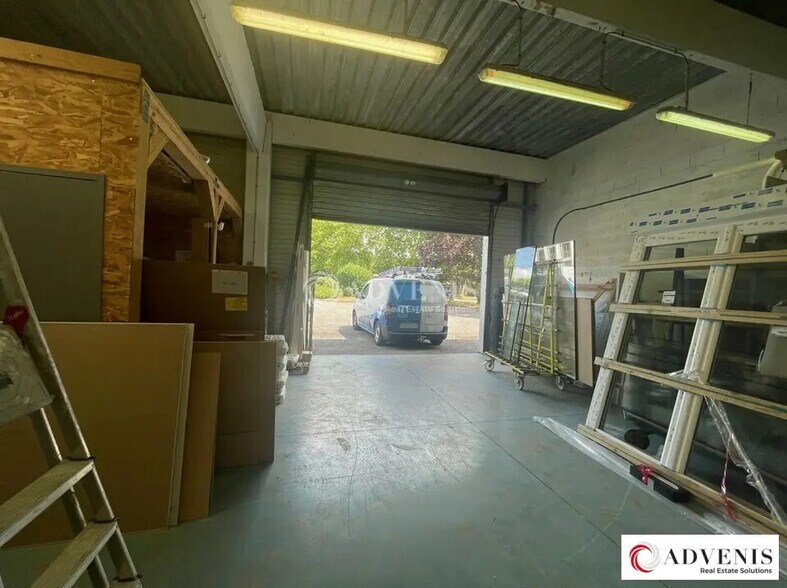 Flex in Gradignan for lease - Interior Photo - Image 3 of 7