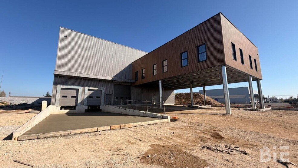 Flex in Blanquefort for lease - Building Photo - Image 2 of 11