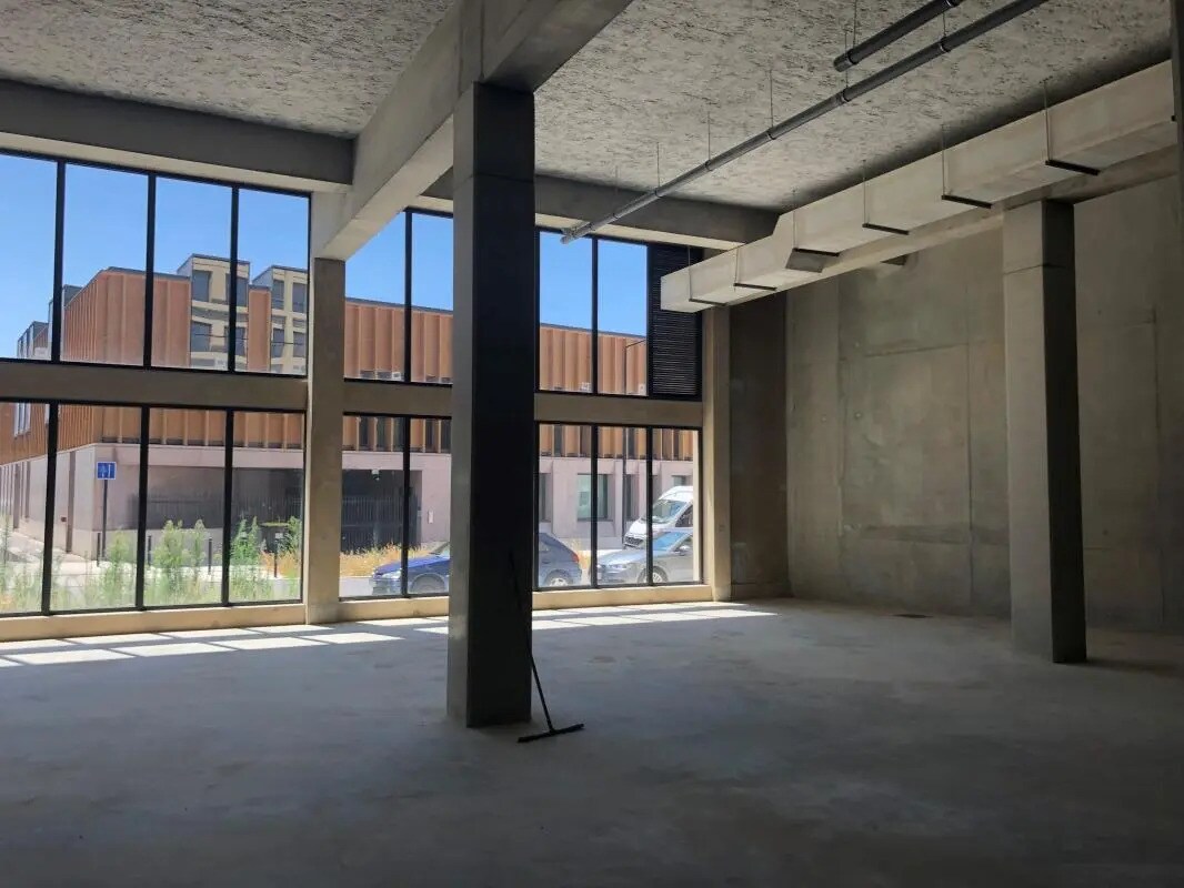 Flex in Bordeaux for sale Interior Photo- Image 1 of 11