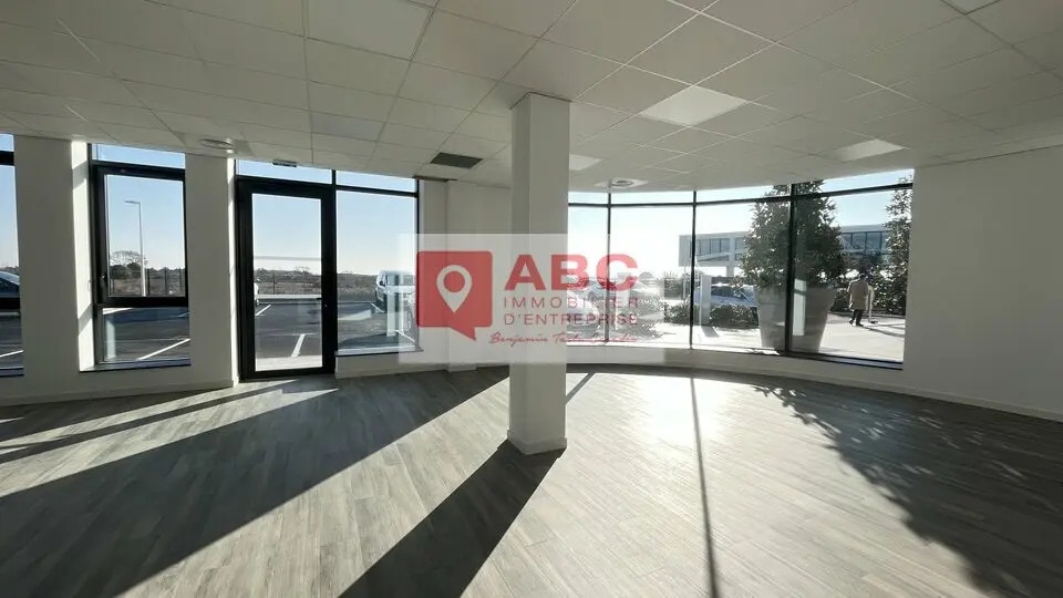 Office in Mauguio for lease - Interior Photo - Image 2 of 4