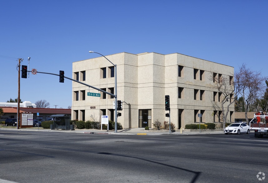1505 W Avenue J, Lancaster, CA for lease - Building Photo - Image 3 of 4