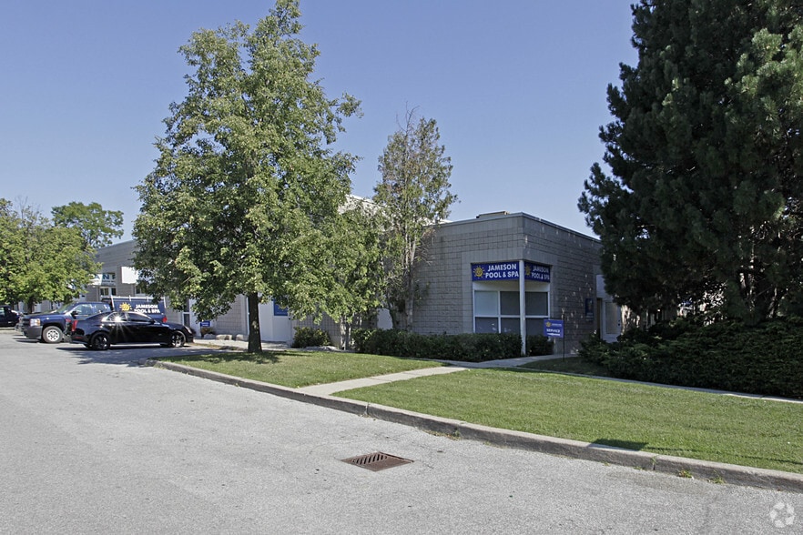 2485 Dunwin Dr, Mississauga, ON for lease - Building Photo - Image 3 of 6