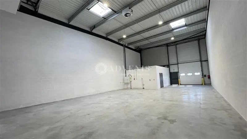 Flex in Savigny-le-Temple for lease - Interior Photo - Image 2 of 11