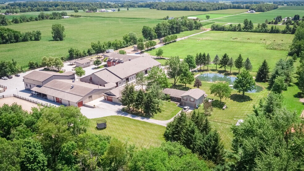 10127 Kress Rd, Roanoke, IN for sale - Primary Photo - Image 1 of 1