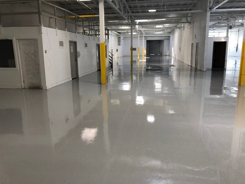 5240 Smith Rd, Brook Park, OH for lease - Building Photo - Image 3 of 7