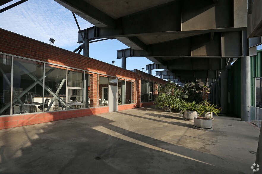 5760-5780 W Jefferson Blvd, Los Angeles, CA for lease - Building Photo - Image 1 of 11