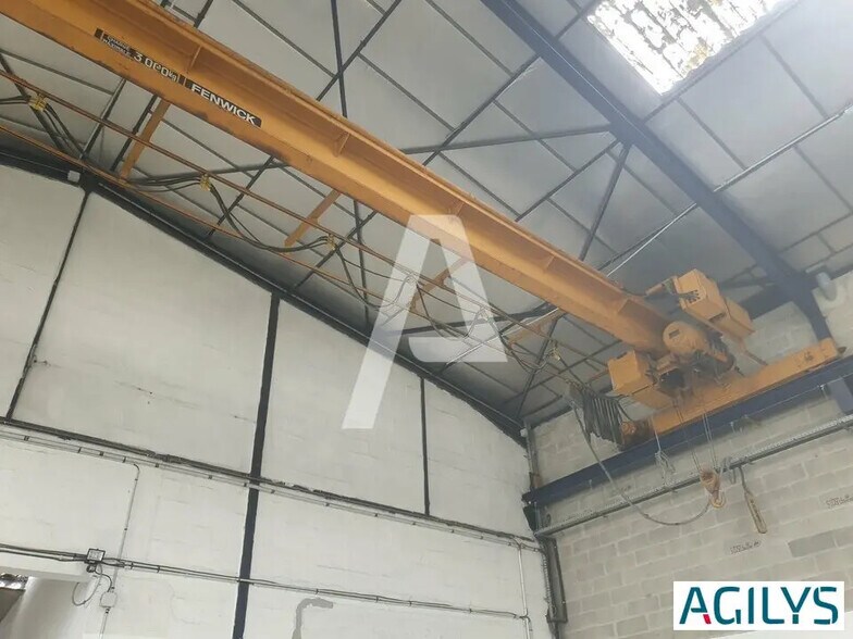 Flex in Morangis for lease - Interior Photo - Image 2 of 6