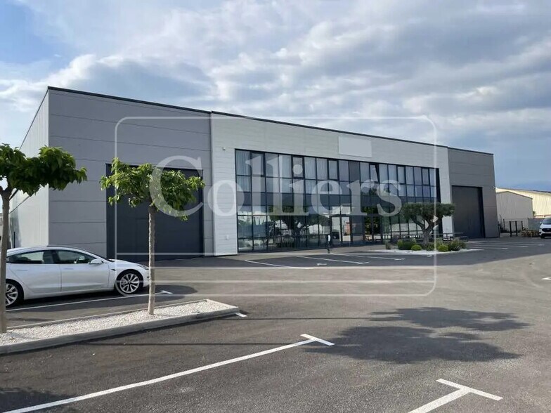 Office in Miramas for lease - Building Photo - Image 1 of 10