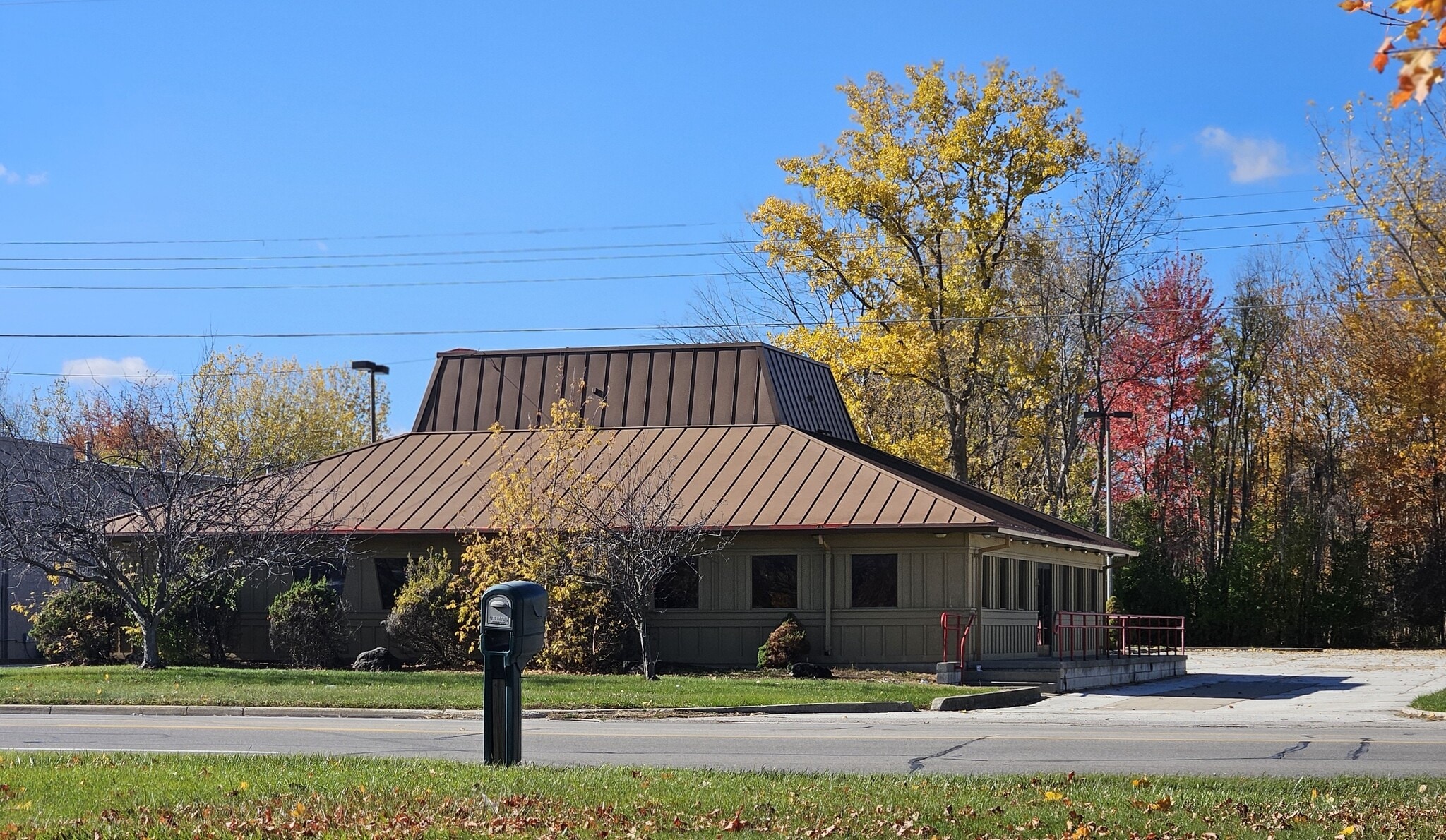 3199 Bay Rd, Saginaw, MI for lease Building Photo- Image 1 of 8