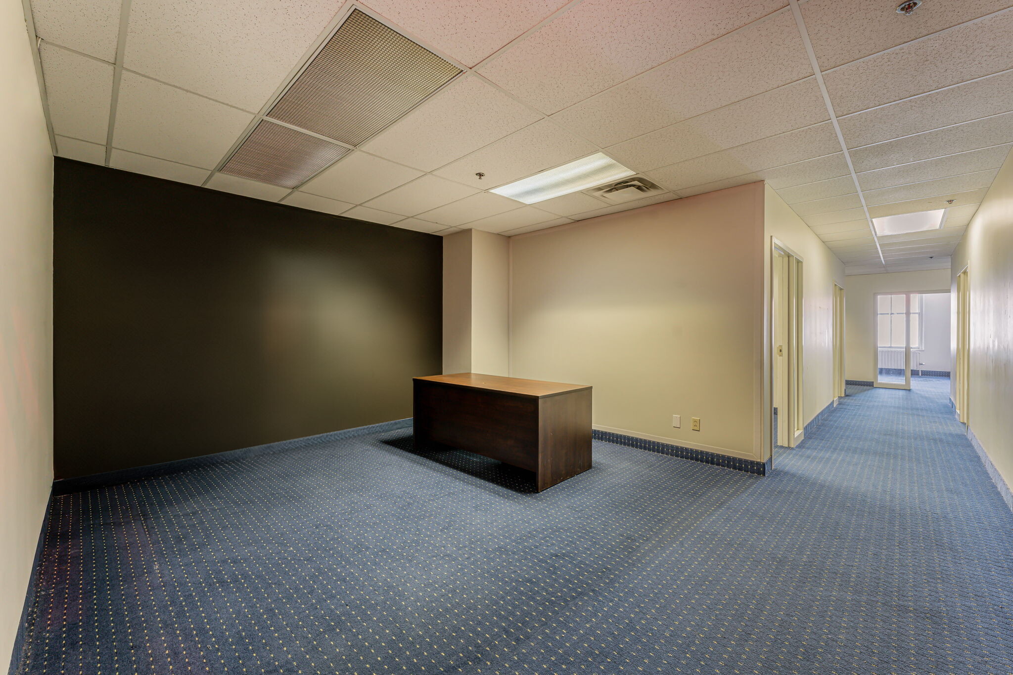 501-507 Pl d'Armes, Montréal, QC for lease Building Photo- Image 1 of 12
