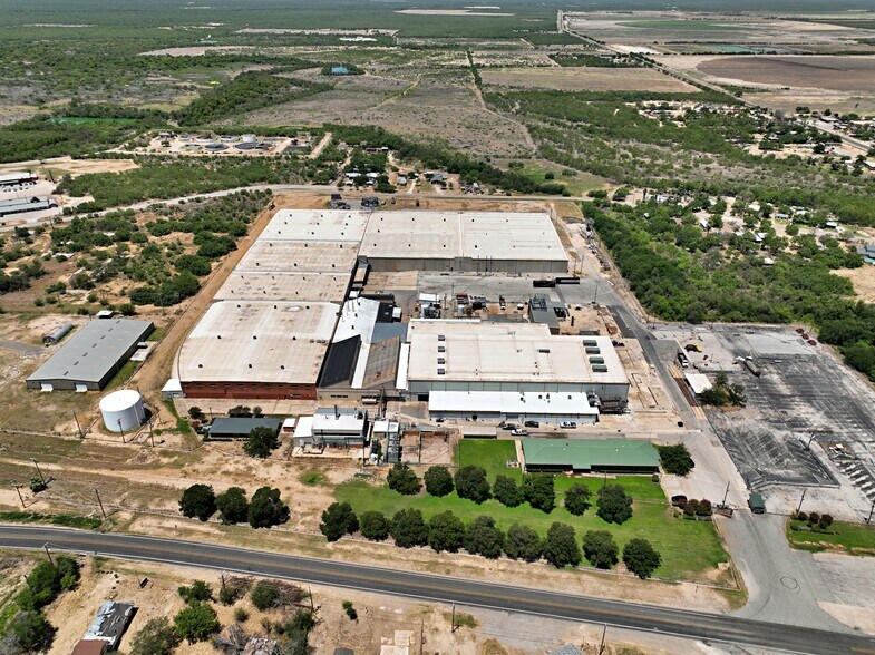 2205 Old Uvalde Hwy, Crystal City, TX for sale - Building Photo - Image 1 of 1