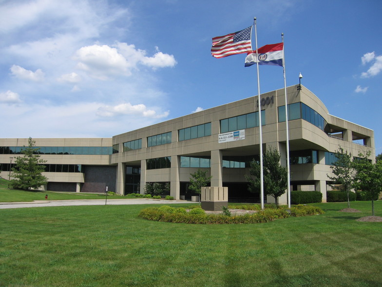 2001 NE 46th St, Kansas City, MO for lease - Building Photo - Image 1 of 9