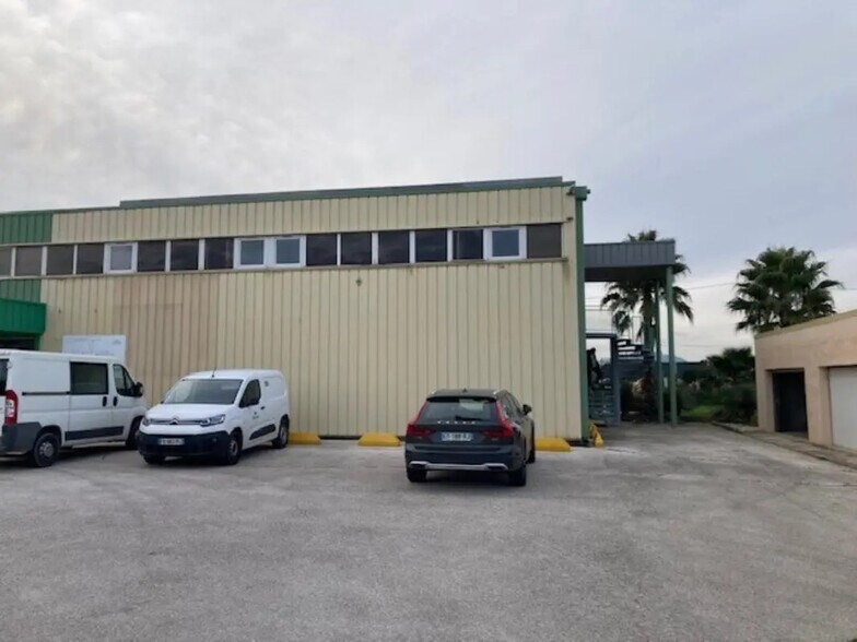 Flex in Hyères for lease - Building Photo - Image 1 of 10