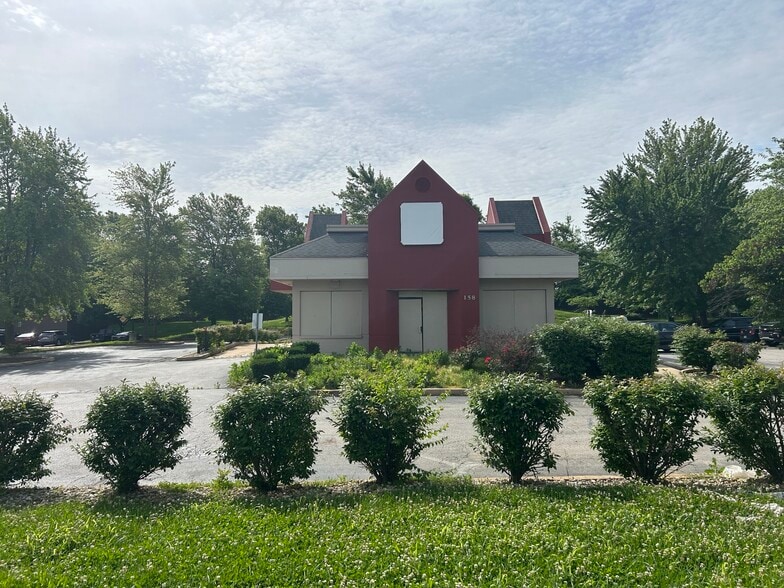 158 Howdershell Rd, Florissant, MO for lease - Building Photo - Image 2 of 11