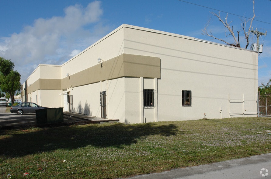 1107 53rd Ct S, Mangonia Park, FL for lease - Building Photo - Image 2 of 47
