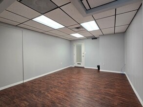 447 3rd Ave N, Saint Petersburg, FL for lease Interior Photo- Image 1 of 4