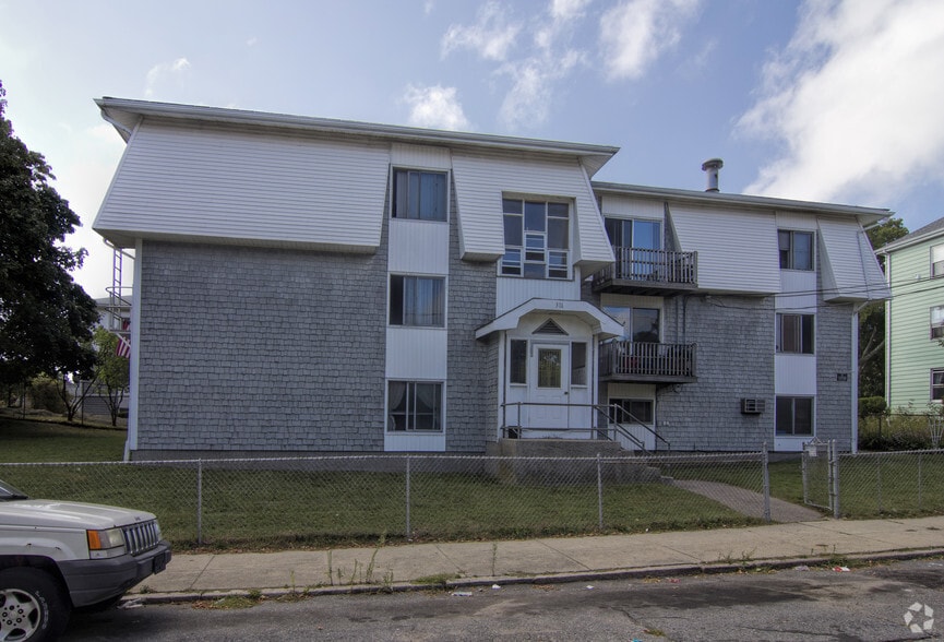 25 Multifamily Units in Fall River, MA portfolio of 3 properties for sale on LoopNet.com - Primary Photo - Image 3 of 3