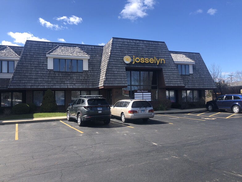 100 N Atkinson Rd, Grayslake, IL for lease - Building Photo - Image 3 of 17